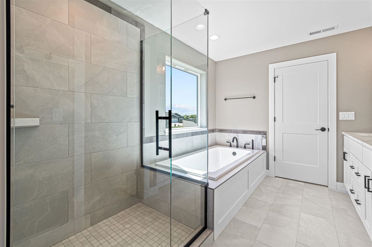1005 Thomas Circle Tiffin IA 52340