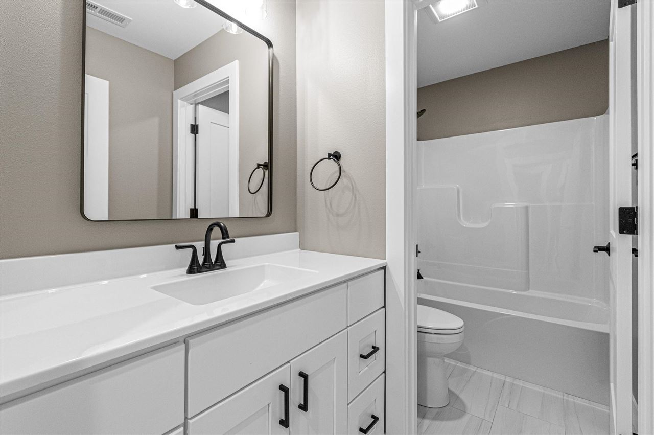 1005 Thomas Circle Tiffin IA 52340