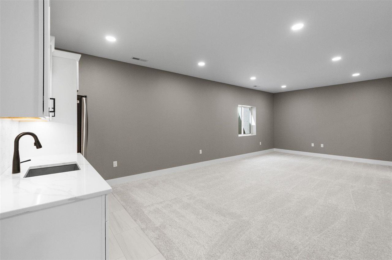1005 Thomas Circle Tiffin IA 52340