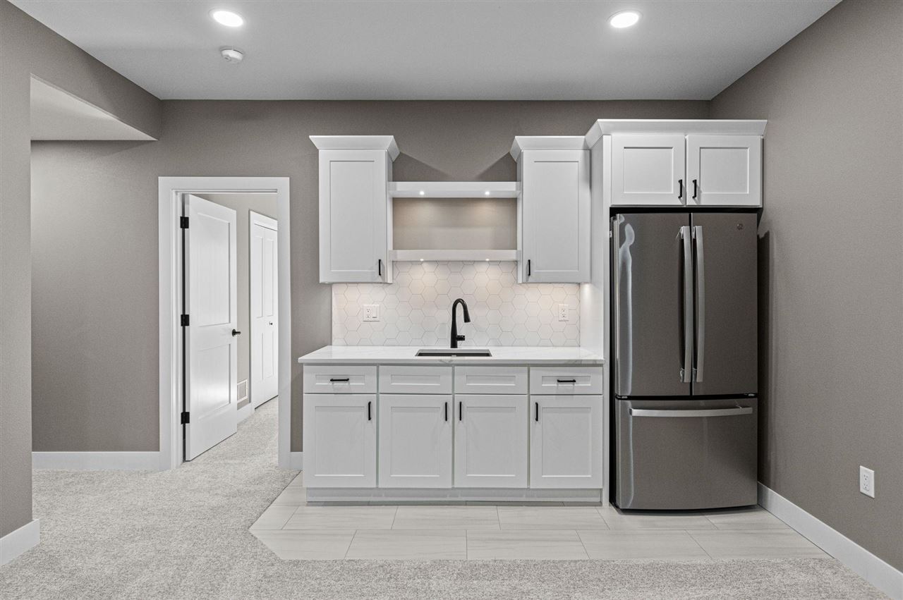 1005 Thomas Circle Tiffin IA 52340