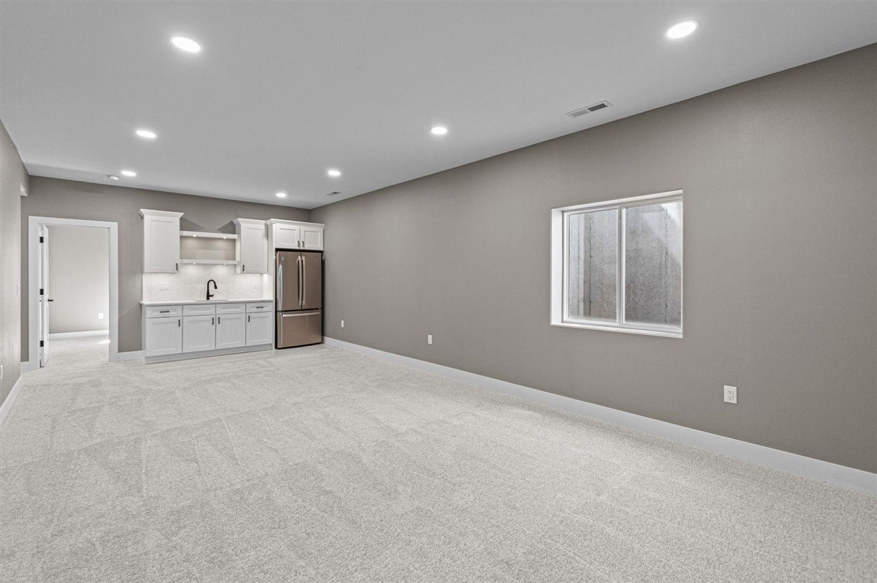 1005 Thomas Circle Tiffin IA 52340