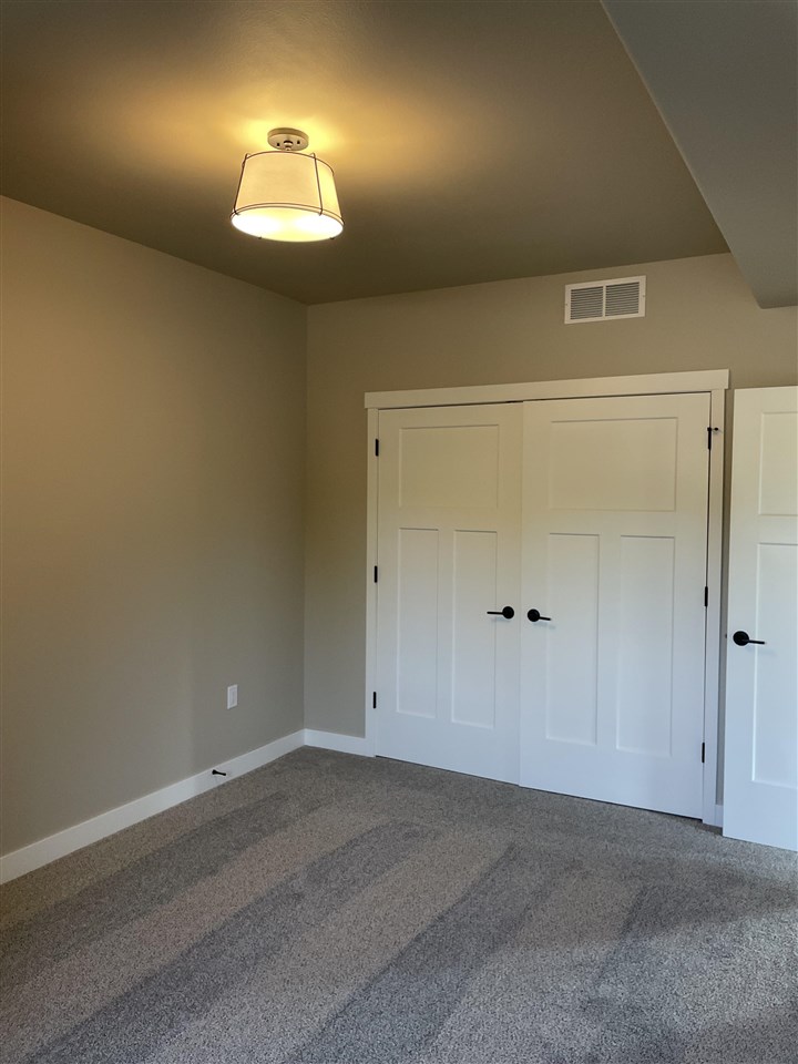 3976 Winnsboro Drive Iowa City IA 52245