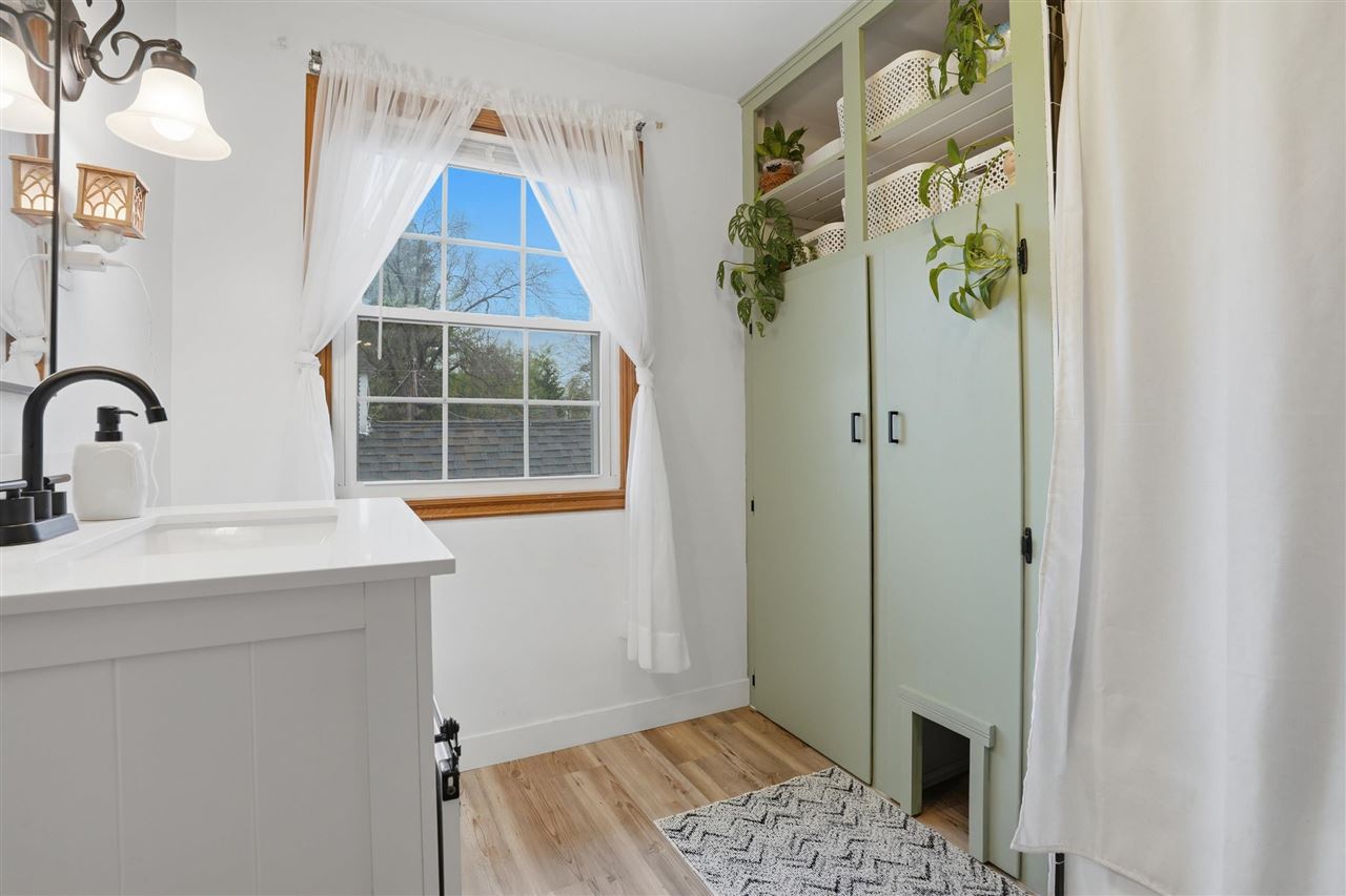 505 N 2nd Avenue Washington IA 52353