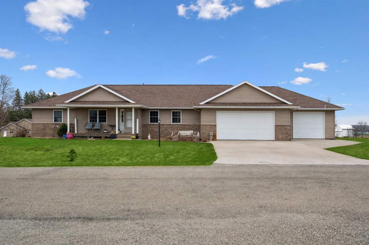 1109 Pelican Drive Kalona IA 52247