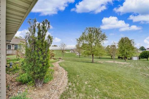1109 Pelican Drive Kalona IA 52247