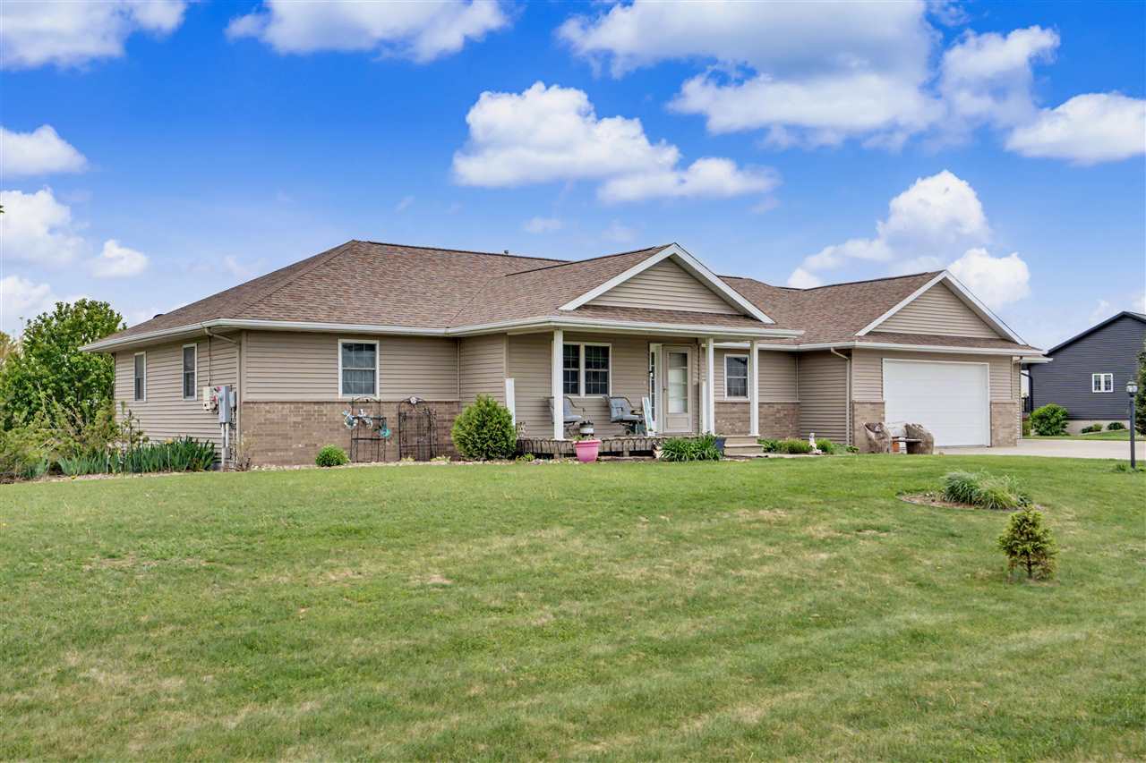 1109 Pelican Drive Kalona IA 52247