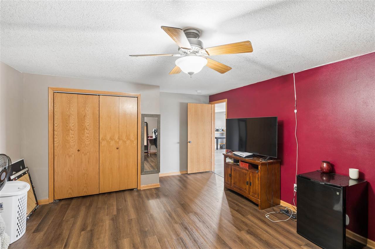 1109 Pelican Drive Kalona IA 52247