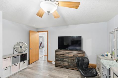 1109 Pelican Drive Kalona IA 52247