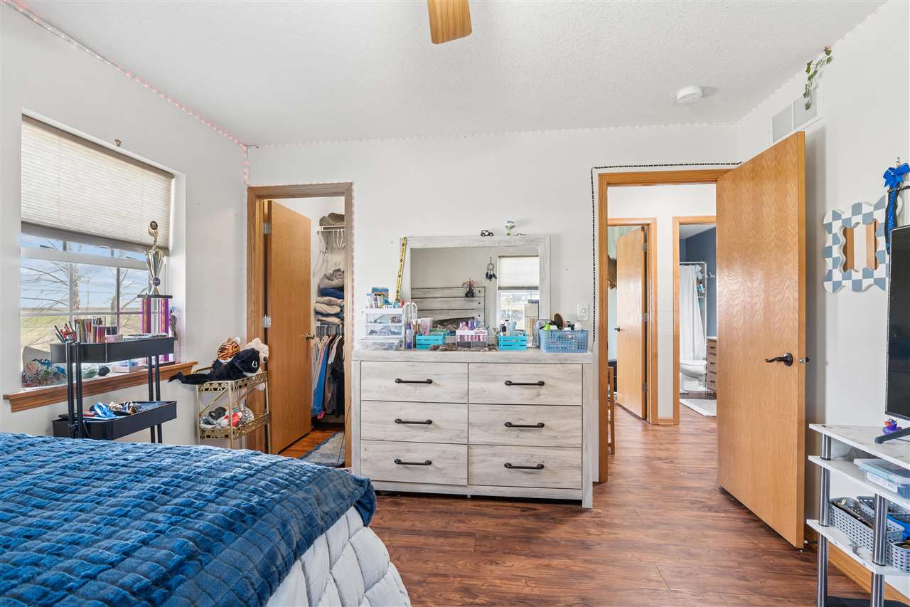 1109 Pelican Drive Kalona IA 52247