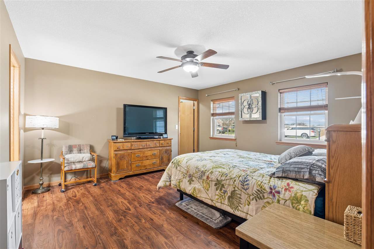 1109 Pelican Drive Kalona IA 52247