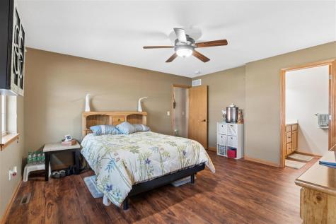 1109 Pelican Drive Kalona IA 52247