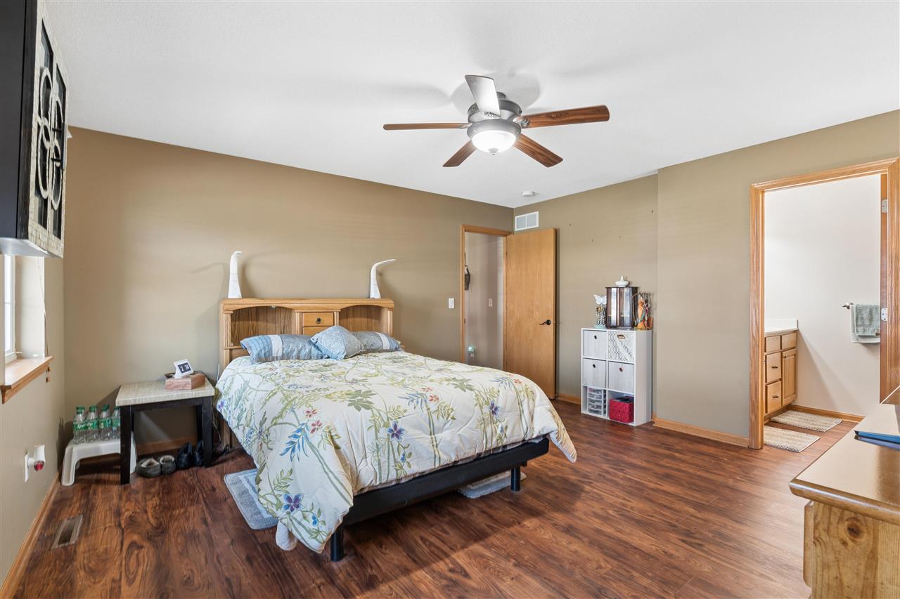 1109 Pelican Drive Kalona IA 52247