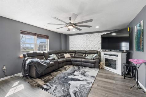 1109 Pelican Drive Kalona IA 52247