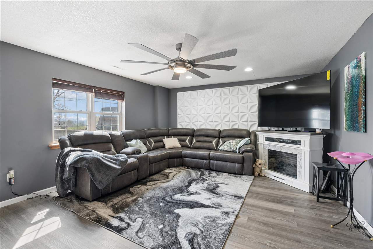 1109 Pelican Drive Kalona IA 52247