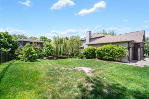 1802 Brown Deer Trail Coralville IA 52241
