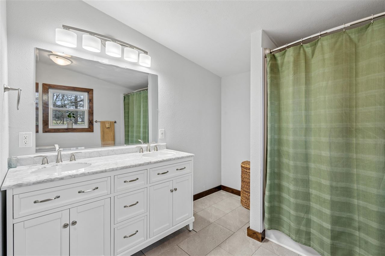 1668 180th Street Nichols IA 52766