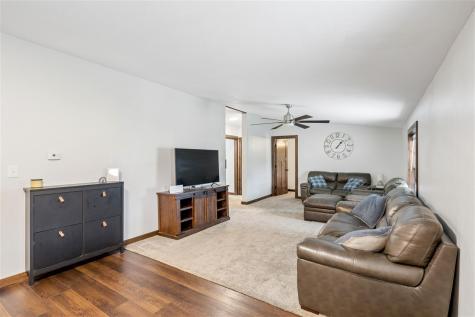 1668 180th Street Nichols IA 52766