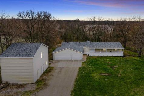 1668 180th Street Nichols IA 52766