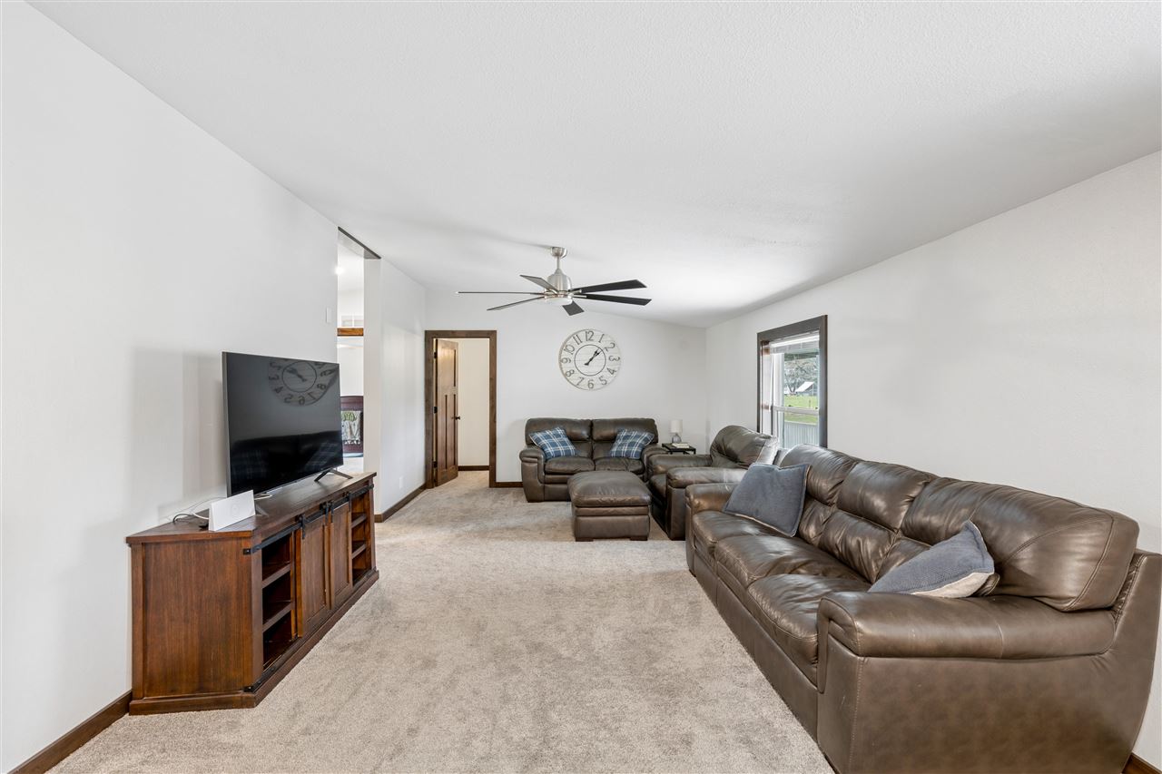 1668 180th Street Nichols IA 52766