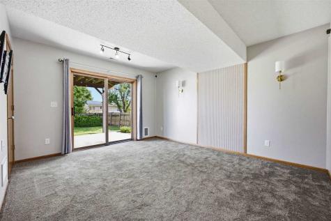 30 Prairie Ridge Court North Liberty IA 52317