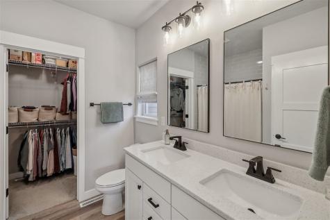 1310 E Gable Way Tiffin IA 52340