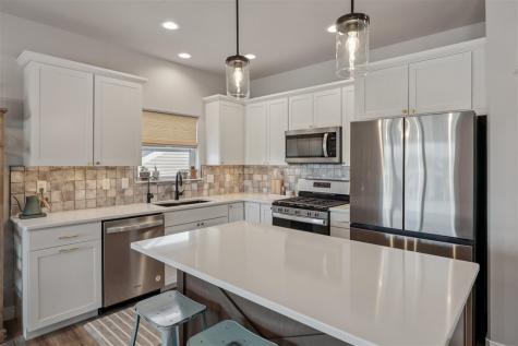 1310 E Gable Way Tiffin IA 52340