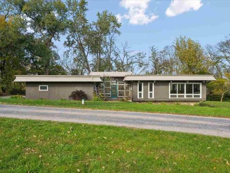 1980 Valley View Drive NE North Liberty IA 52317