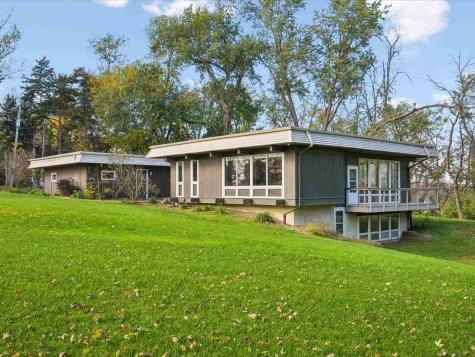 1980 Valley View Drive NE North Liberty IA 52317