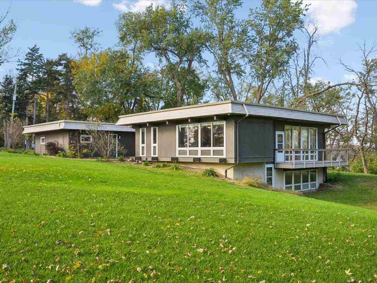 1980 Valley View Drive NE North Liberty IA 52317