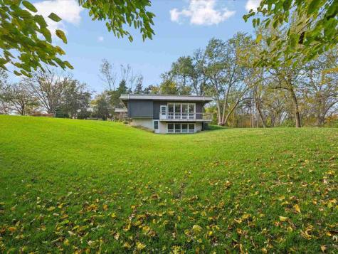 1980 Valley View Drive NE North Liberty IA 52317