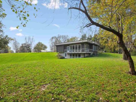 1980 Valley View Drive NE North Liberty IA 52317