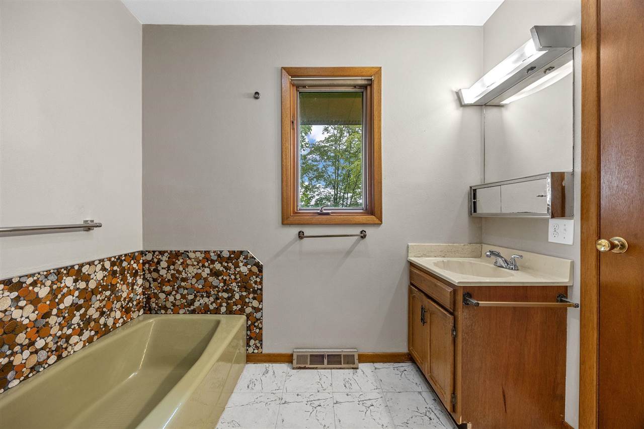 1257 Slothower Iowa City IA 52246