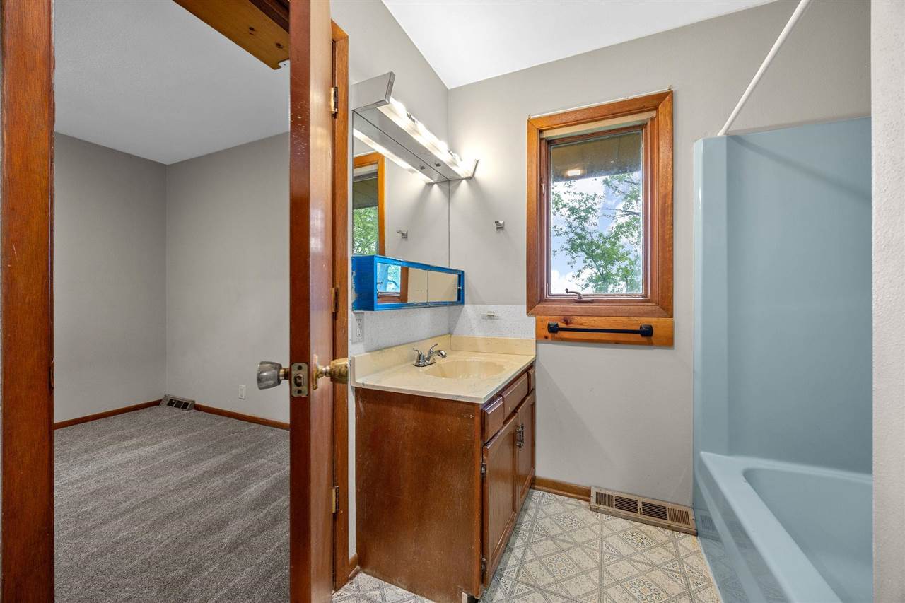 1257 Slothower Iowa City IA 52246