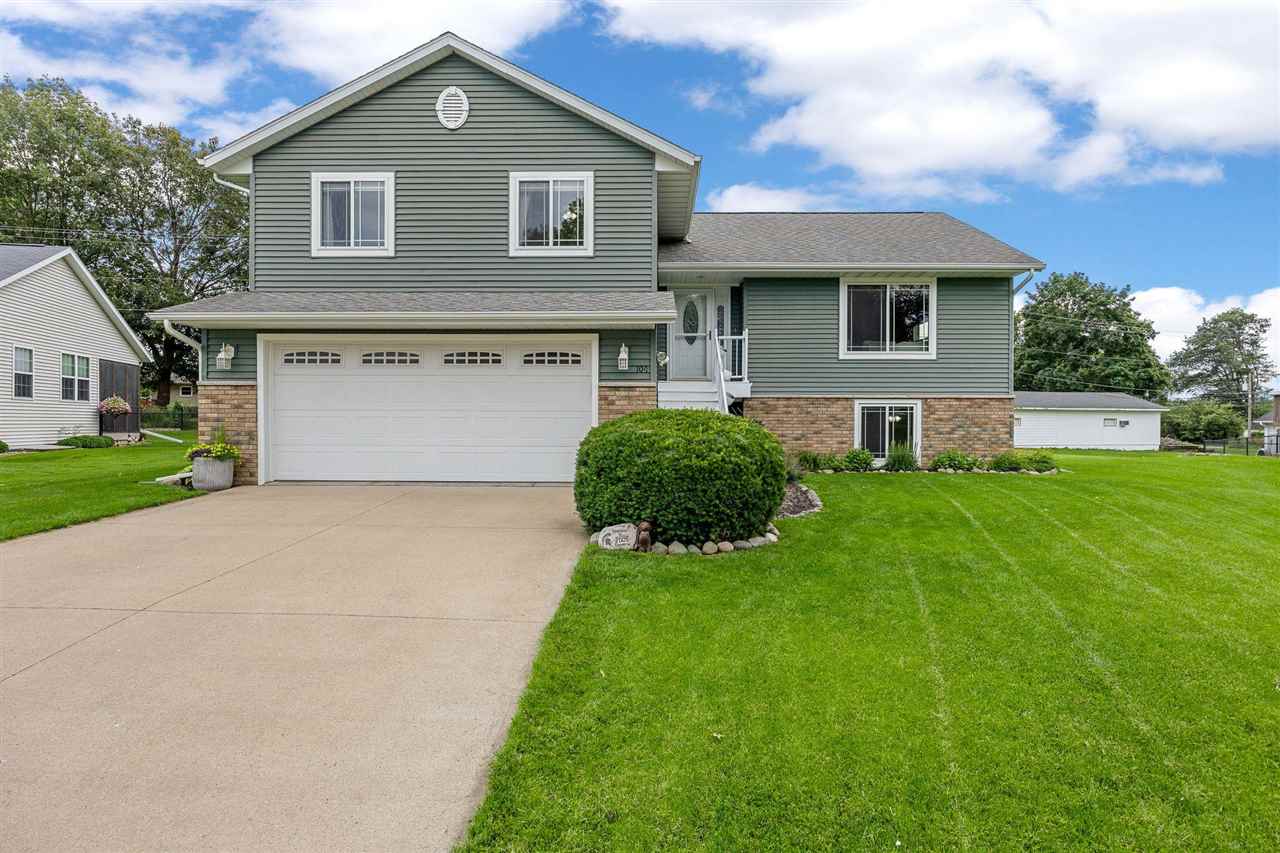 104 Kleopfer Avenue Riverside IA 52327