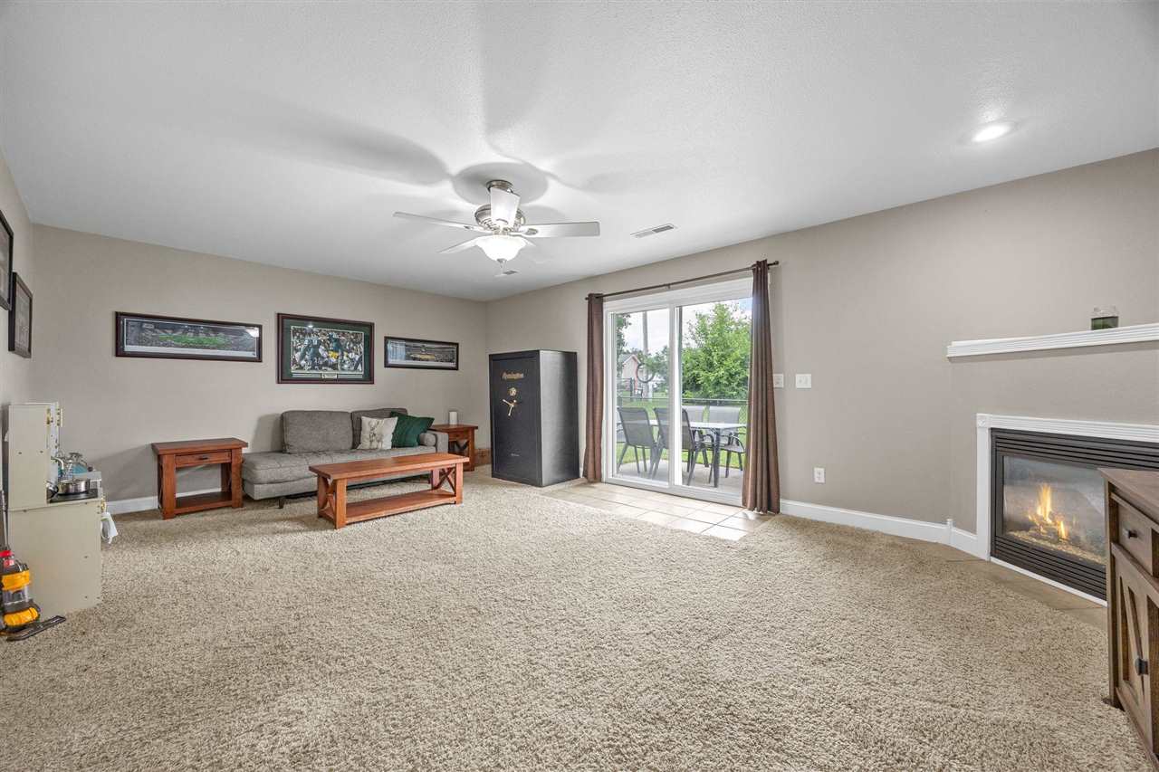 104 Kleopfer Avenue Riverside IA 52327