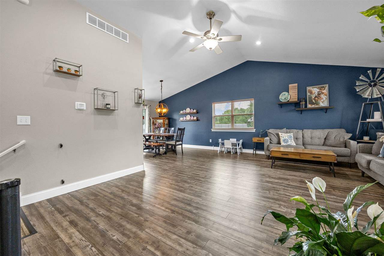 104 Kleopfer Avenue Riverside IA 52327
