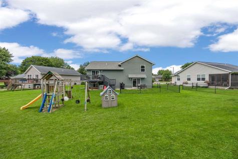 104 Kleopfer Avenue Riverside IA 52327