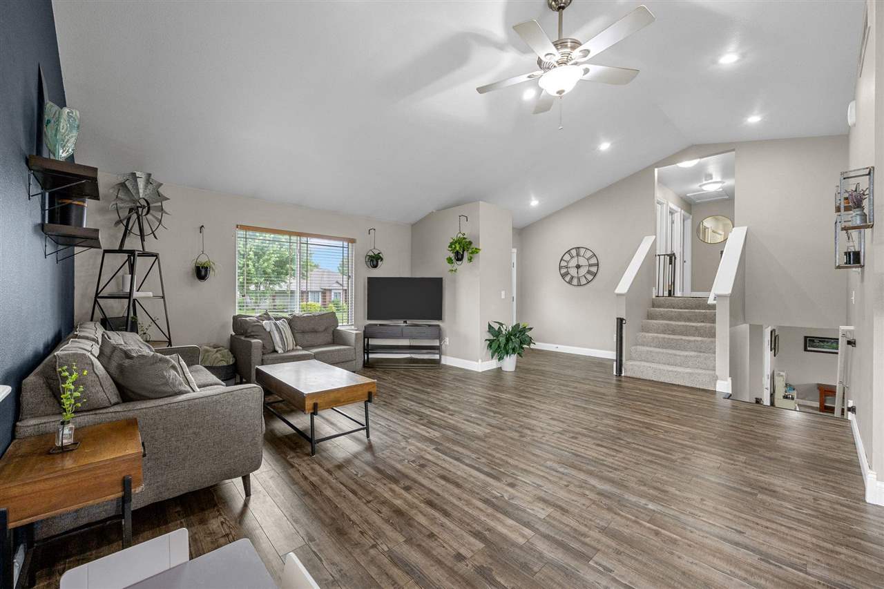 104 Kleopfer Avenue Riverside IA 52327