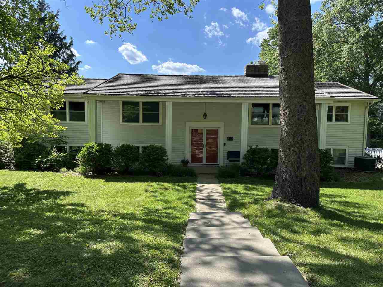 217 Woodridge Avenue Iowa City IA 52245