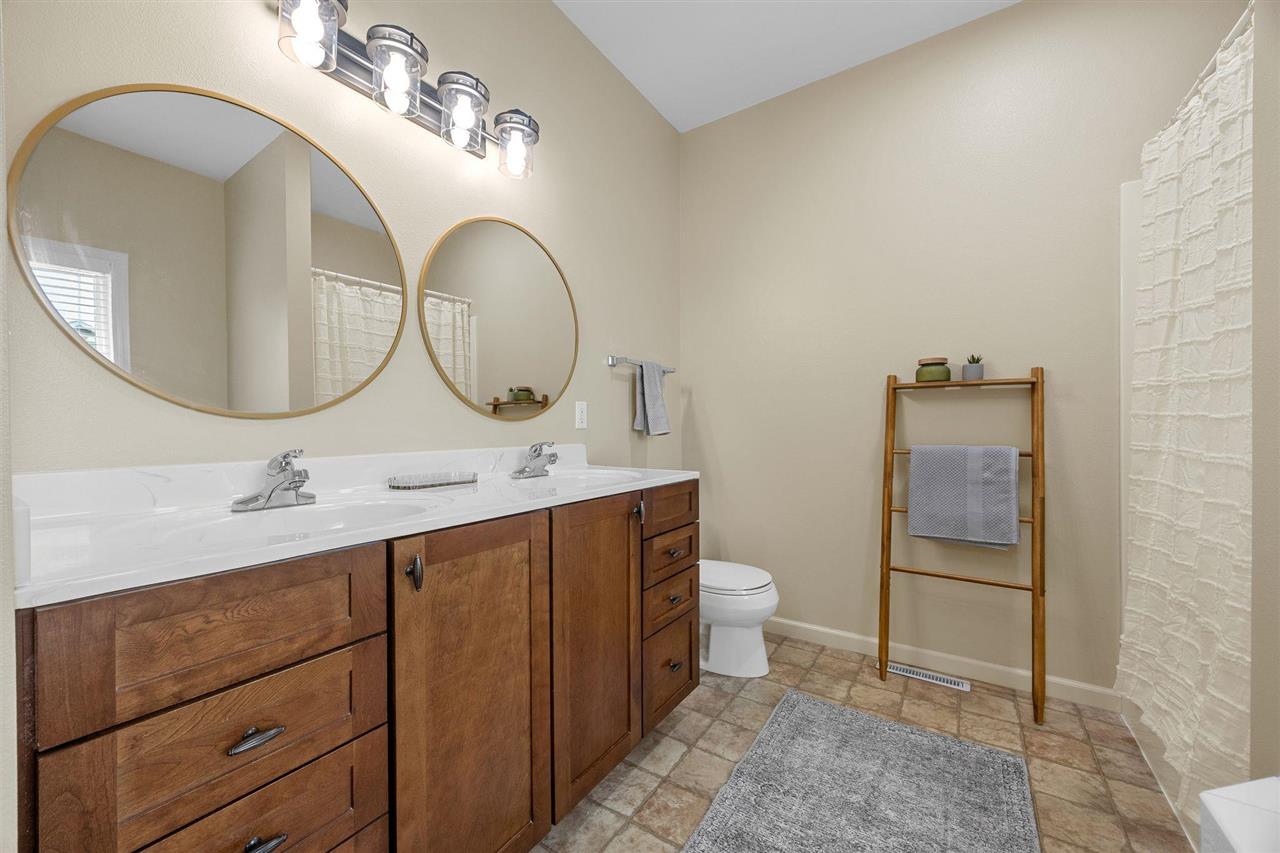 2424 Radcliffe Drive SW Cedar Rapids IA 52404
