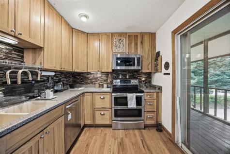324 Lake View Dr NE Solon IA 52333