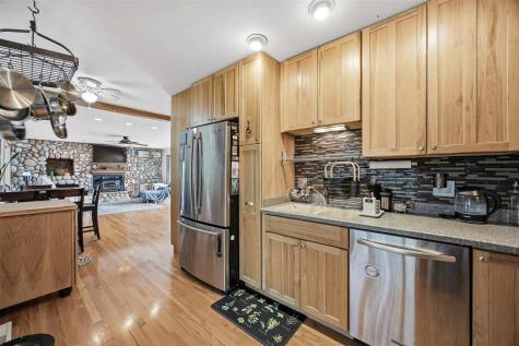 324 Lake View Dr NE Solon IA 52333