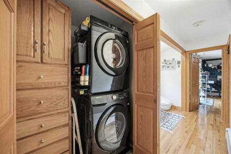 324 Lake View Dr NE Solon IA 52333