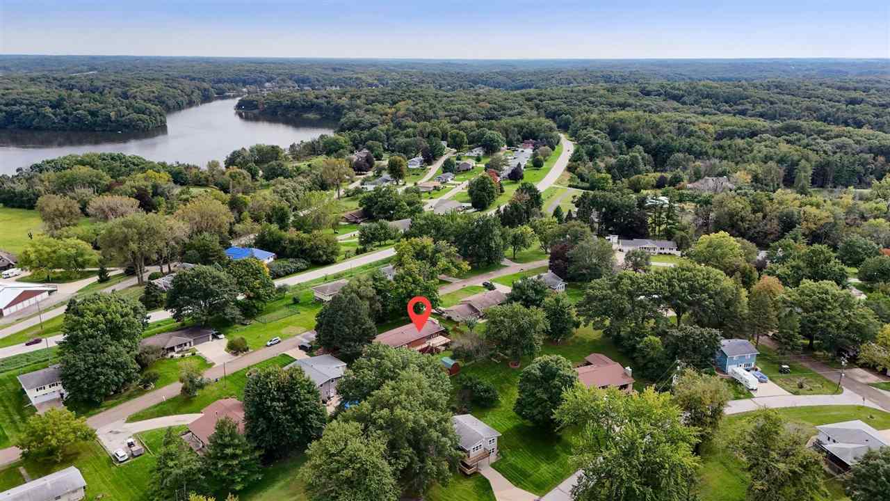 324 Lake View Dr NE Solon IA 52333