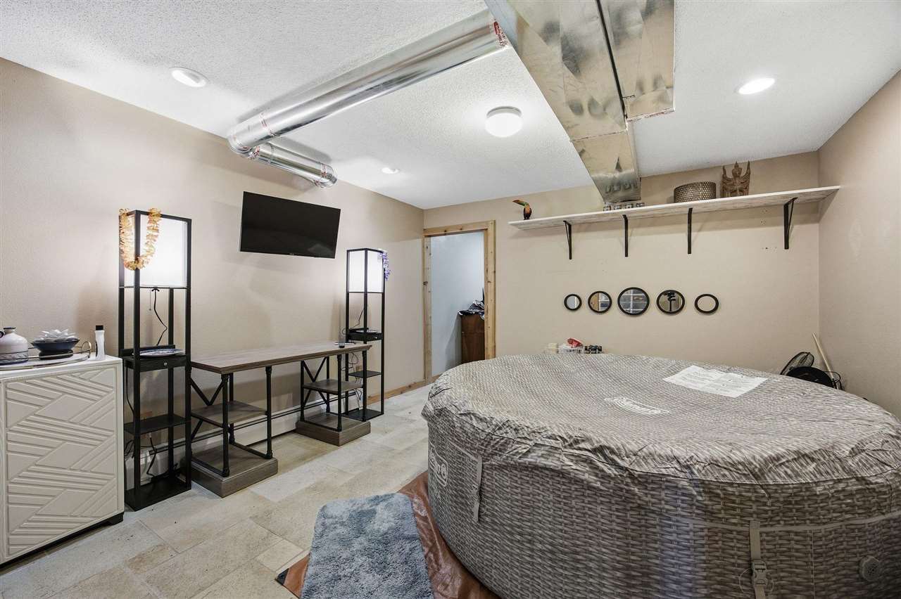 324 Lake View Dr NE Solon IA 52333