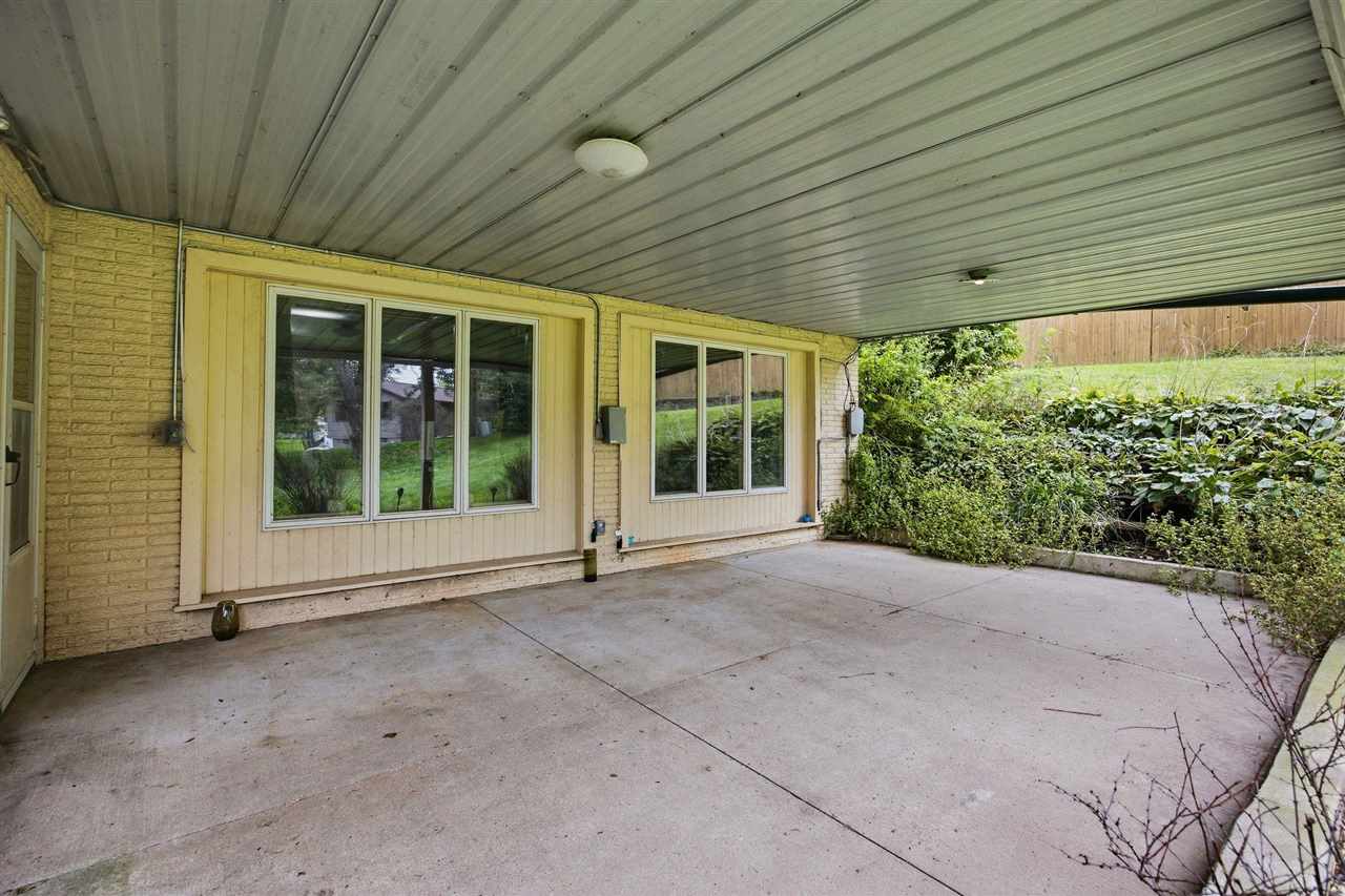 324 Lake View Dr NE Solon IA 52333