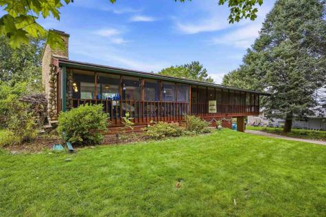 324 Lake View Dr NE Solon IA 52333