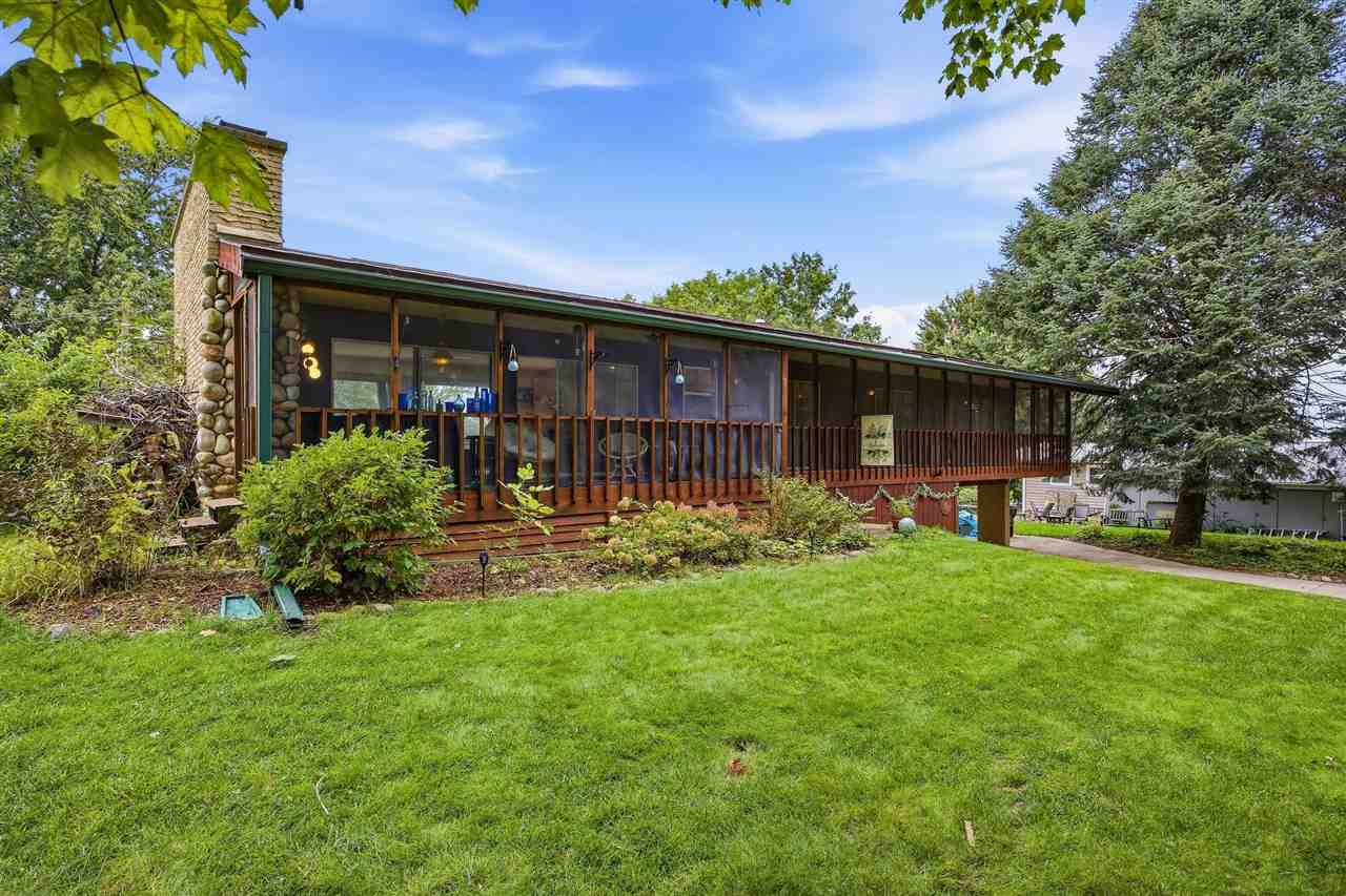 324 Lake View Dr NE Solon IA 52333
