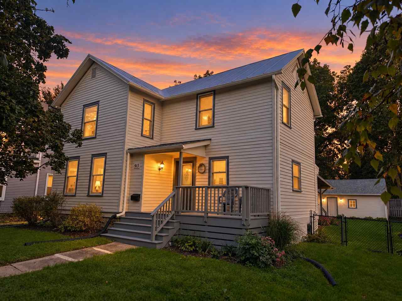 913 Walnut Street Iowa City IA 52240-3343
