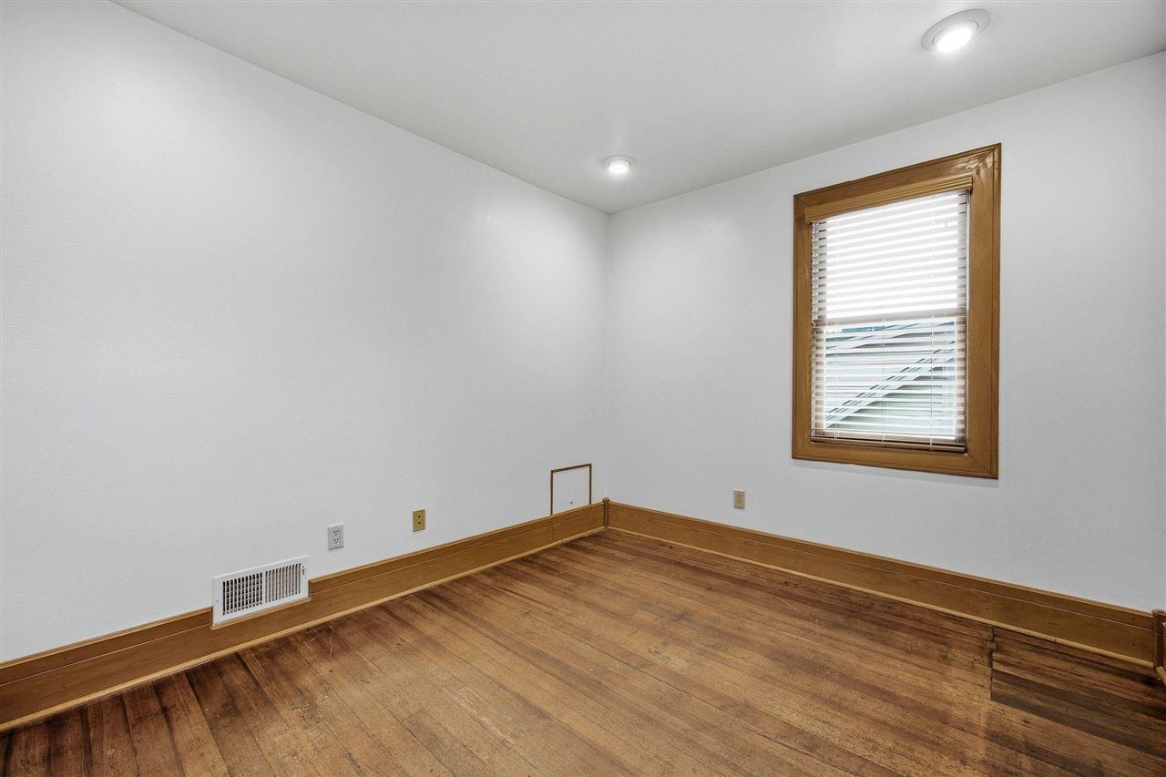 913 Walnut Street Iowa City IA 52240-3343